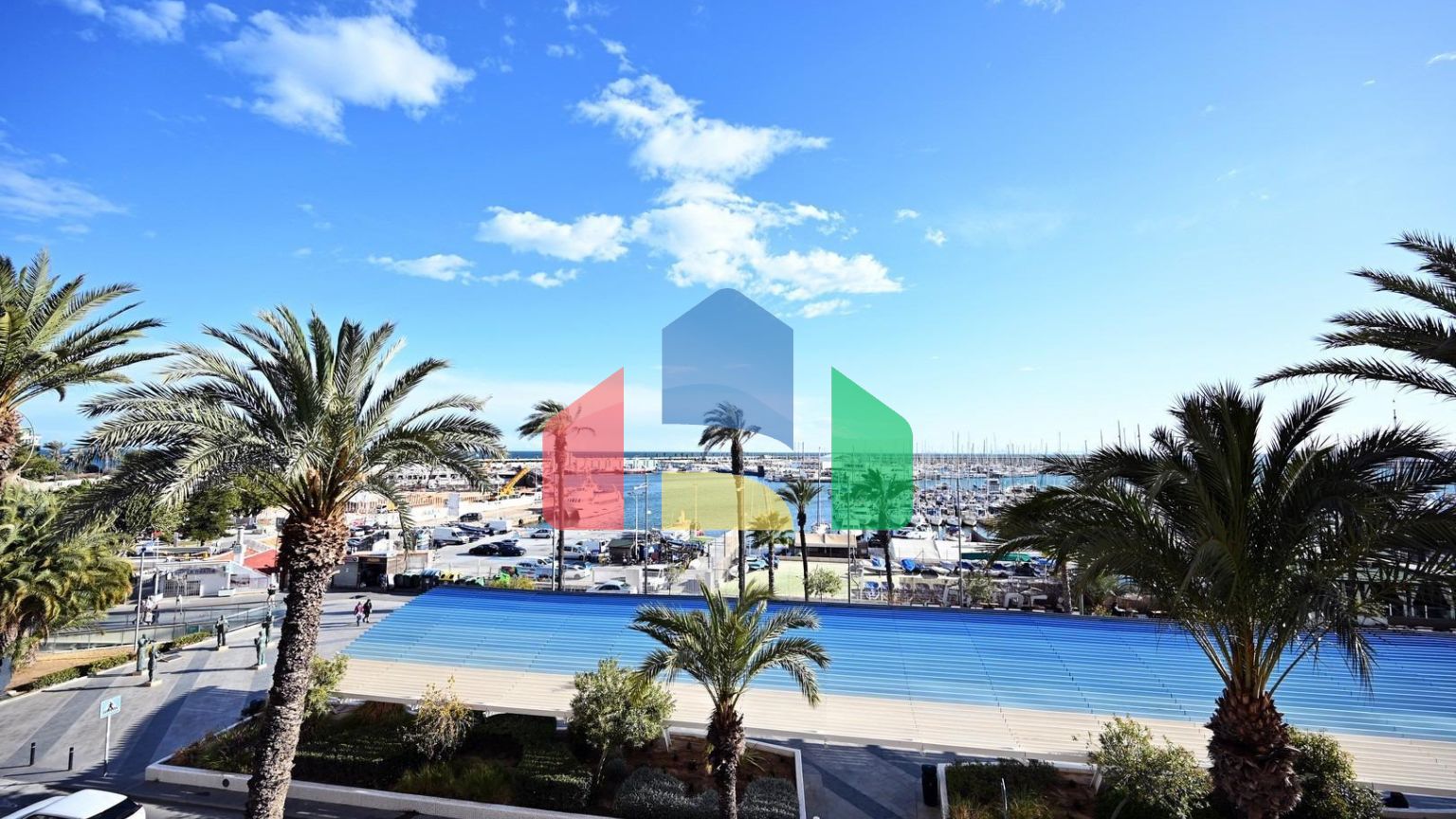 Роскошная квартира на первой линии с прямым видом на море, 3 спальни, 2 ванные комнаты