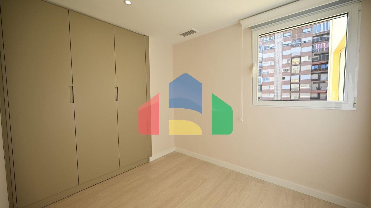 Роскошная квартира на первой линии с прямым видом на море, 3 спальни, 2 ванные комнаты