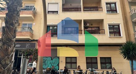 Spacious apartment in the heart of Torrevieja, steps from the beach