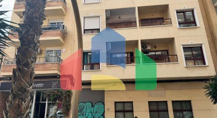 Spacious apartment in the heart of Torrevieja, steps from the beach