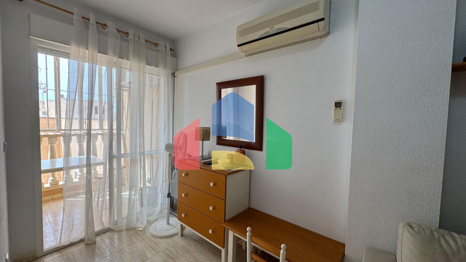 КВАРТИРА В ЦЕНТРЕ ТОРРЕВЬЕХЕ С БАССЕЙНОМ. 1 СПАЛЬНЯ. 1 ВАННАЯ КОМНАТА. 48М2.