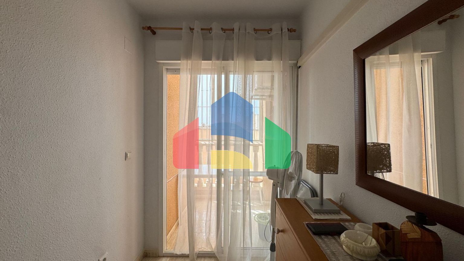 КВАРТИРА В ЦЕНТРЕ ТОРРЕВЬЕХЕ С БАССЕЙНОМ. 1 СПАЛЬНЯ. 1 ВАННАЯ КОМНАТА. 48М2.