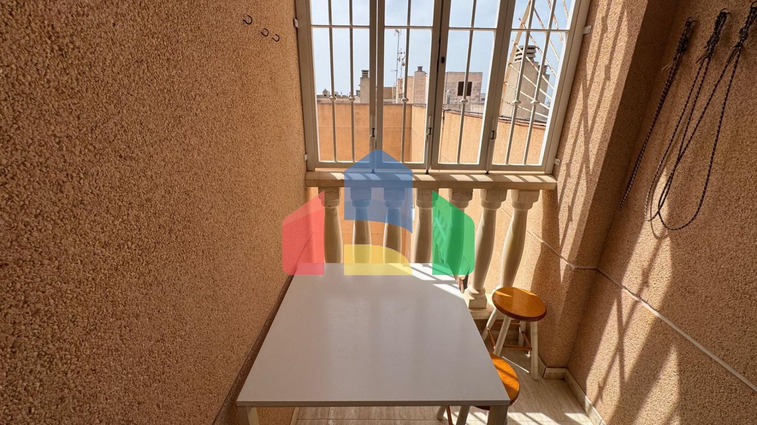 КВАРТИРА В ЦЕНТРЕ ТОРРЕВЬЕХЕ С БАССЕЙНОМ. 1 СПАЛЬНЯ. 1 ВАННАЯ КОМНАТА. 48М2.