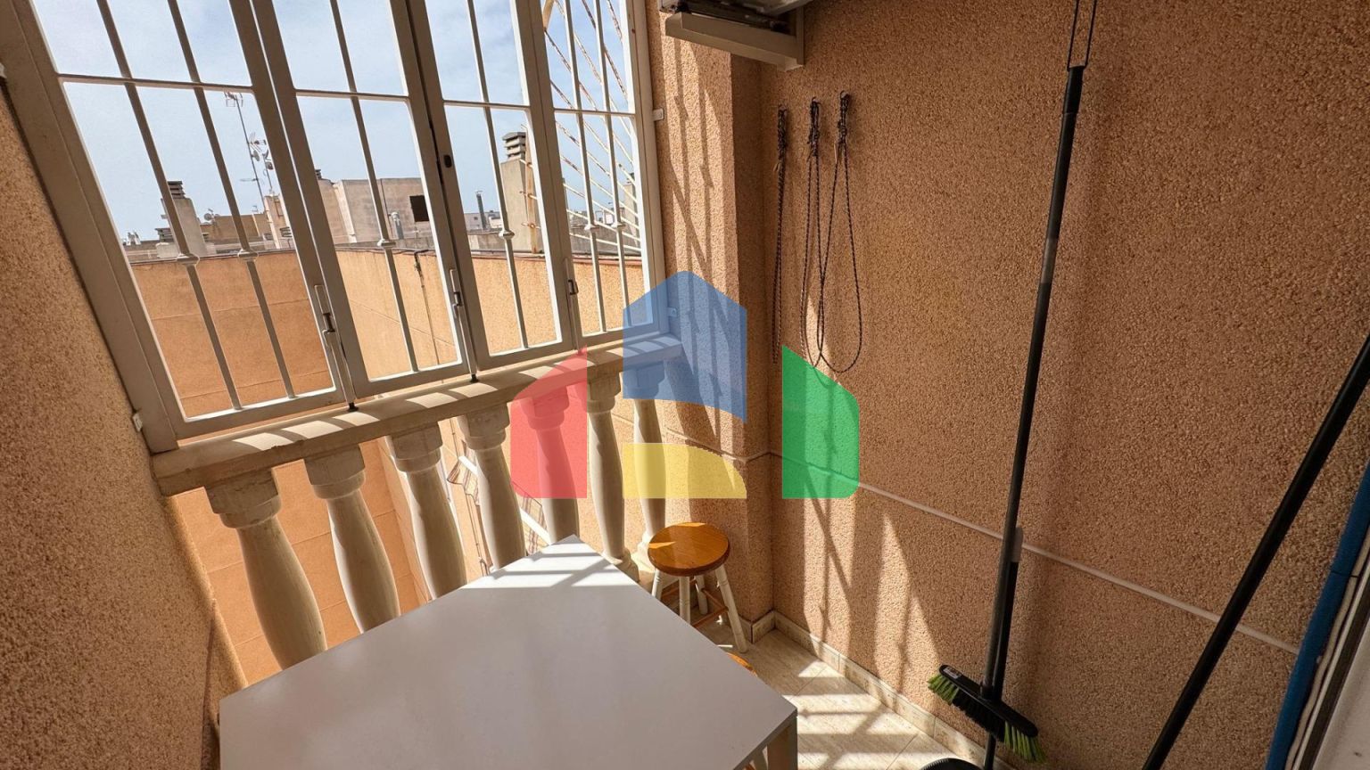 КВАРТИРА В ЦЕНТРЕ ТОРРЕВЬЕХЕ С БАССЕЙНОМ. 1 СПАЛЬНЯ. 1 ВАННАЯ КОМНАТА. 48М2.