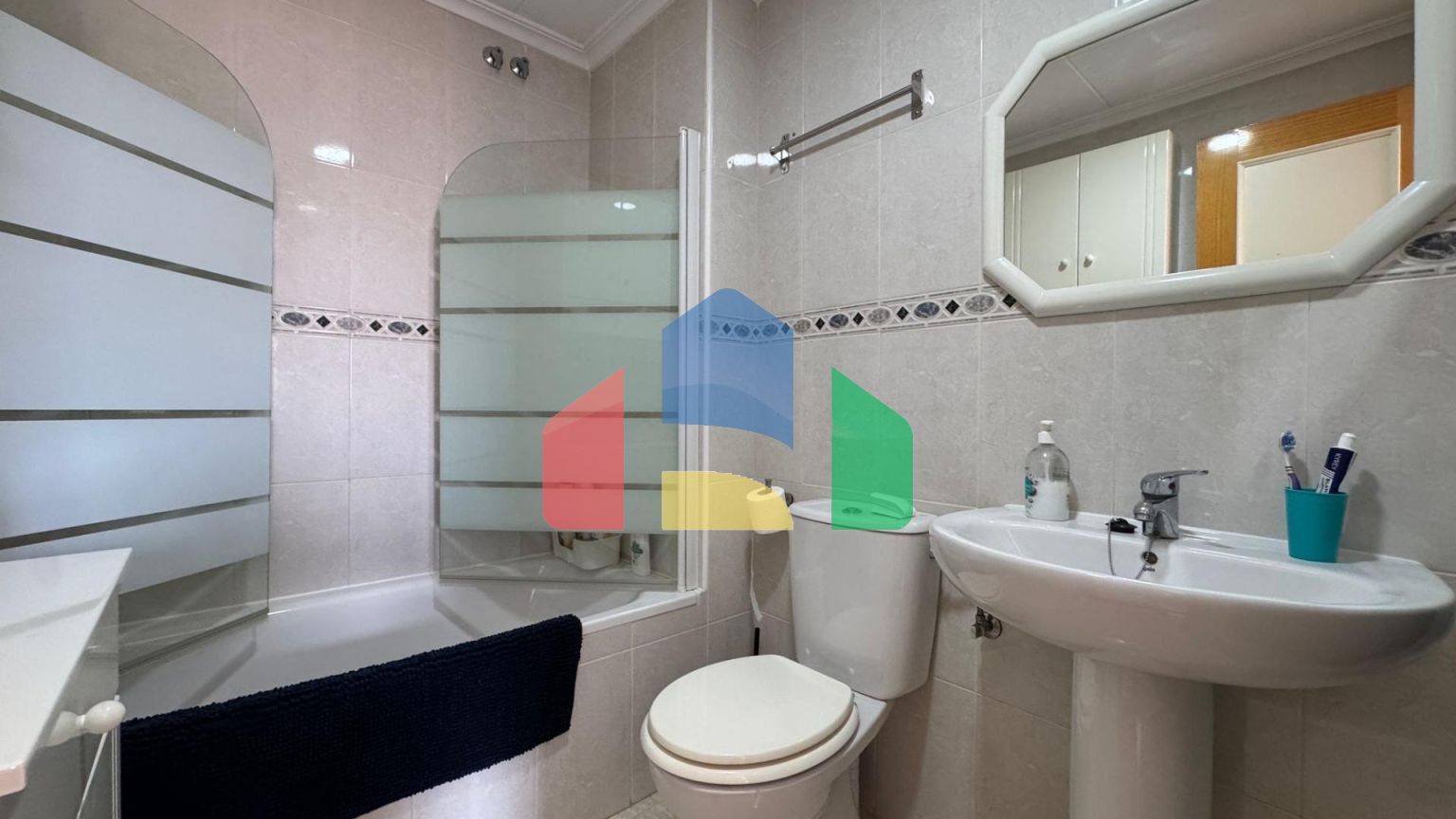 КВАРТИРА В ЦЕНТРЕ ТОРРЕВЬЕХЕ С БАССЕЙНОМ. 1 СПАЛЬНЯ. 1 ВАННАЯ КОМНАТА. 48М2.