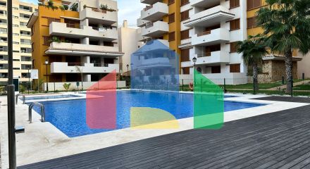 Penthouse with sea view, 3 bedrooms, 50 m. from the beach, garage, storage room and 2 terraces.
