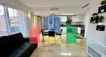 Penthouse with sea view, 3 bedrooms, 50 m. from the beach, garage, storage room and 2 terraces.