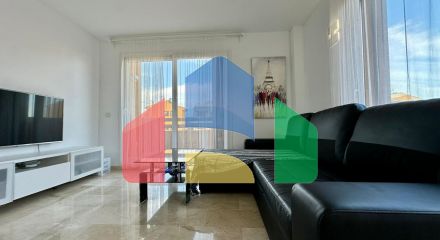 Penthouse with sea view, 3 bedrooms, 50 m. from the beach, garage, storage room and 2 terraces.