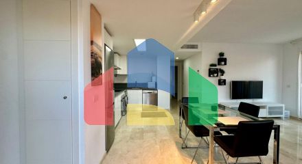 Penthouse with sea view, 3 bedrooms, 50 m. from the beach, garage, storage room and 2 terraces.