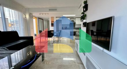 Penthouse with sea view, 3 bedrooms, 50 m. from the beach, garage, storage room and 2 terraces.