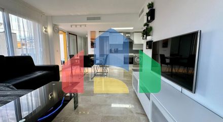 Penthouse with sea view, 3 bedrooms, 50 m. from the beach, garage, storage room and 2 terraces.