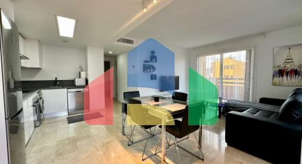 Penthouse with sea view, 3 bedrooms, 50 m. from the beach, garage, storage room and 2 terraces.
