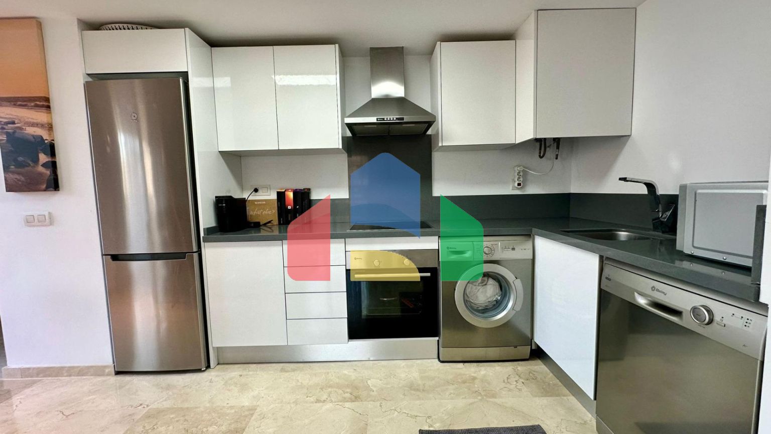 Пентхаус с видом на море, 3 спальнями, 50 м. от пляжа, гараж, кладовая и 2 террасы.