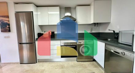 Пентхаус с видом на море, 3 спальнями, 50 м. от пляжа, гараж, кладовая и 2 террасы.