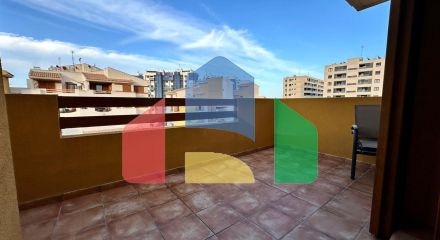 Пентхаус с видом на море, 3 спальнями, 50 м. от пляжа, гараж, кладовая и 2 террасы.