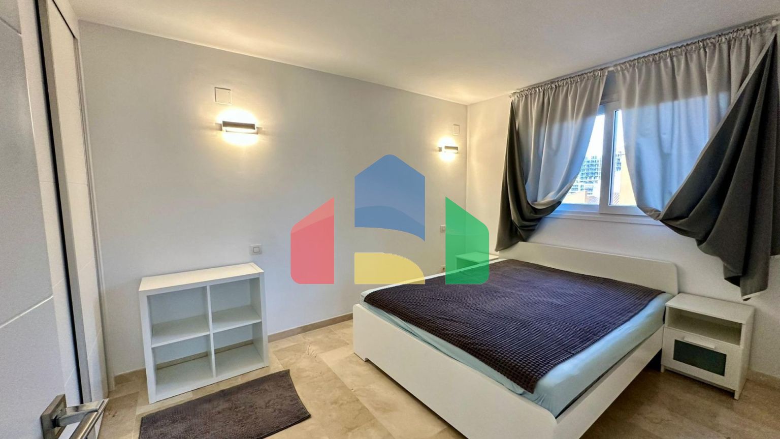 Пентхаус с видом на море, 3 спальнями, 50 м. от пляжа, гараж, кладовая и 2 террасы.