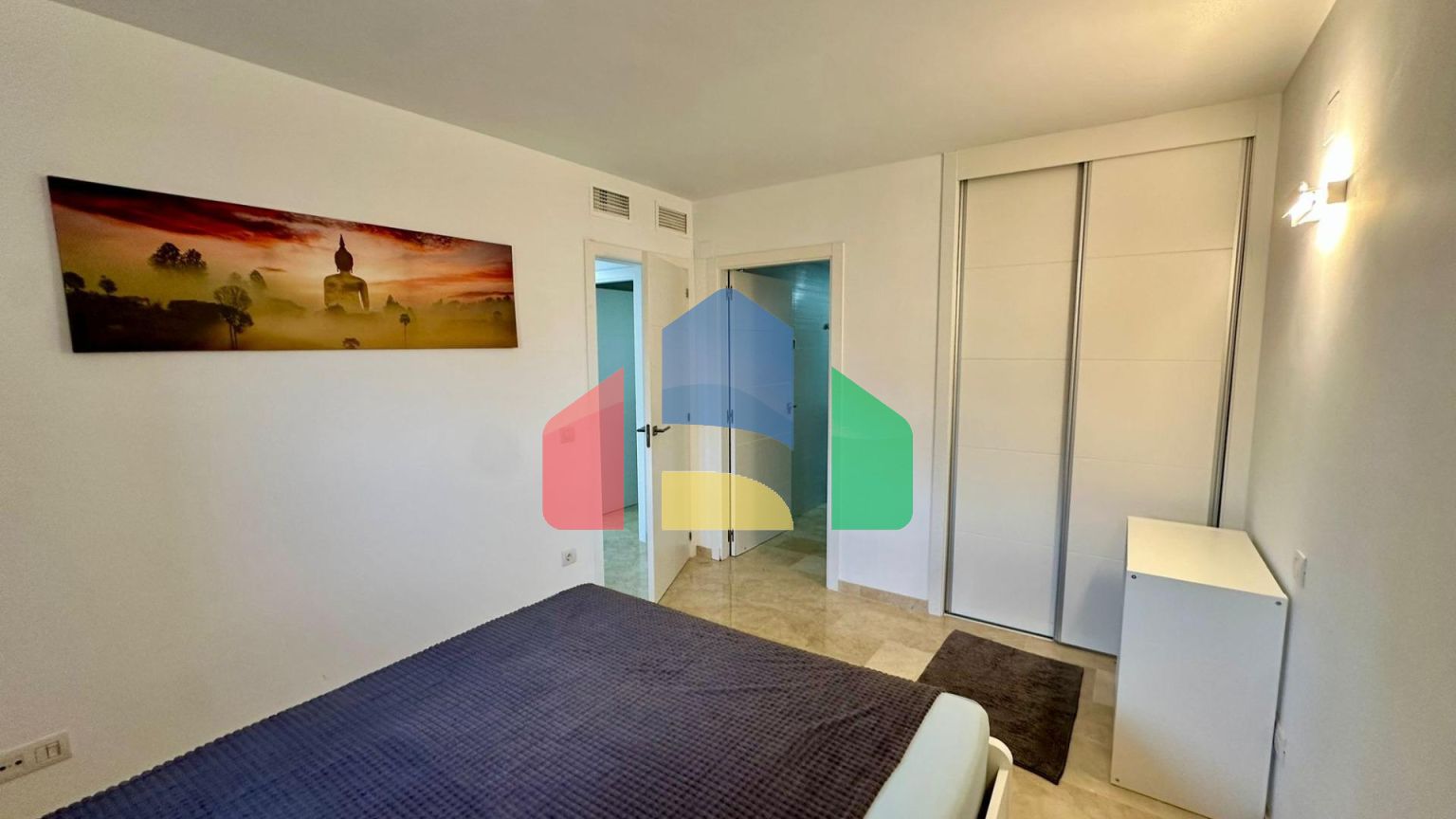 Пентхаус с видом на море, 3 спальнями, 50 м. от пляжа, гараж, кладовая и 2 террасы.