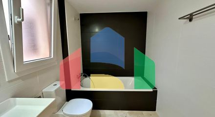 Пентхаус с видом на море, 3 спальнями, 50 м. от пляжа, гараж, кладовая и 2 террасы.