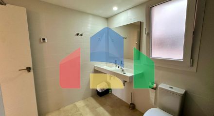 Пентхаус с видом на море, 3 спальнями, 50 м. от пляжа, гараж, кладовая и 2 террасы.