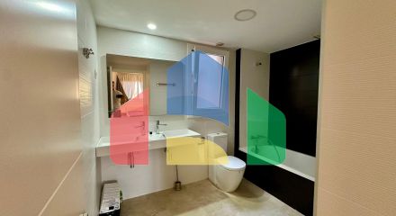 Пентхаус с видом на море, 3 спальнями, 50 м. от пляжа, гараж, кладовая и 2 террасы.