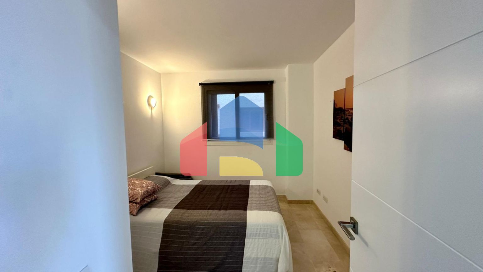 Пентхаус с видом на море, 3 спальнями, 50 м. от пляжа, гараж, кладовая и 2 террасы.