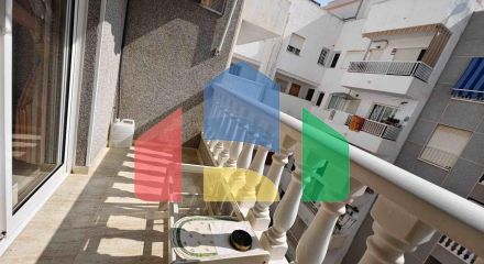 АПАРТАМЕНТЫ С ГАРАЖОМ И БАССЕЙНОМ В 500 МЕТРАХ ОТ ПЛЯЖА. 2 СПАЛЬНИ. 1 ВАННАЯ КОМНАТА. 60 М2.