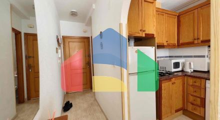 АПАРТАМЕНТЫ С ГАРАЖОМ И БАССЕЙНОМ В 500 МЕТРАХ ОТ ПЛЯЖА. 2 СПАЛЬНИ. 1 ВАННАЯ КОМНАТА. 60 М2.