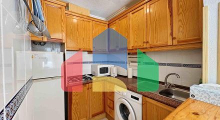 АПАРТАМЕНТЫ С ГАРАЖОМ И БАССЕЙНОМ В 500 МЕТРАХ ОТ ПЛЯЖА. 2 СПАЛЬНИ. 1 ВАННАЯ КОМНАТА. 60 М2.