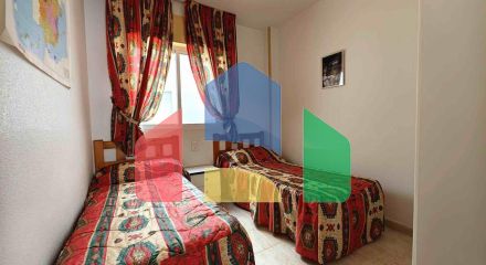 АПАРТАМЕНТЫ С ГАРАЖОМ И БАССЕЙНОМ В 500 МЕТРАХ ОТ ПЛЯЖА. 2 СПАЛЬНИ. 1 ВАННАЯ КОМНАТА. 60 М2.