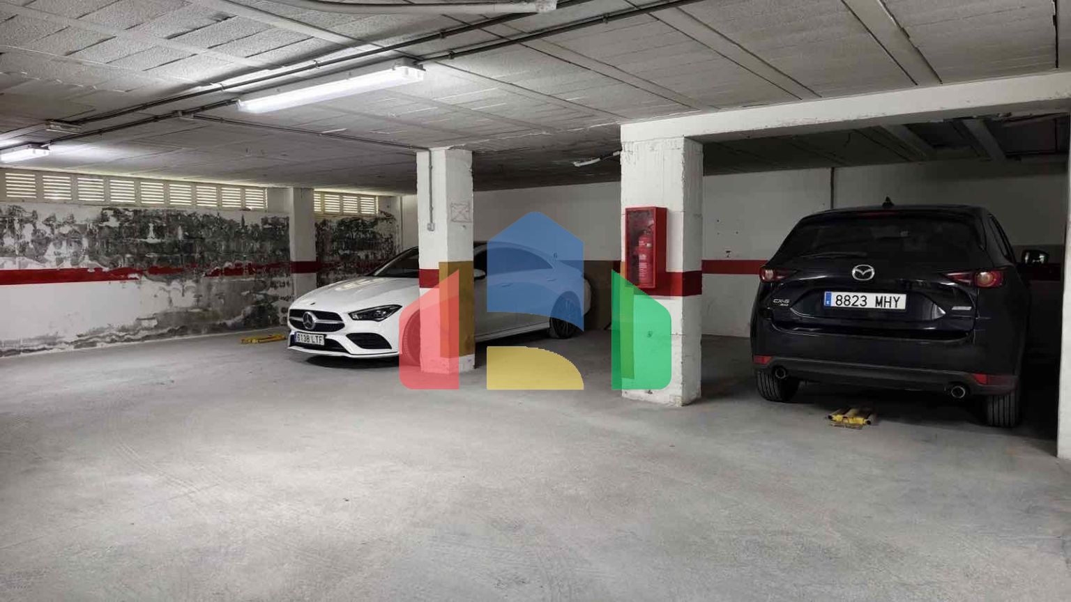 АПАРТАМЕНТЫ С ГАРАЖОМ И БАССЕЙНОМ В 500 МЕТРАХ ОТ ПЛЯЖА. 2 СПАЛЬНИ. 1 ВАННАЯ КОМНАТА. 60 М2.