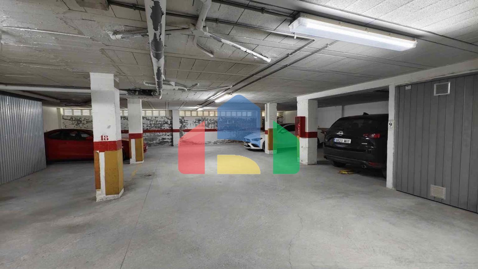 АПАРТАМЕНТЫ С ГАРАЖОМ И БАССЕЙНОМ В 500 МЕТРАХ ОТ ПЛЯЖА. 2 СПАЛЬНИ. 1 ВАННАЯ КОМНАТА. 60 М2.