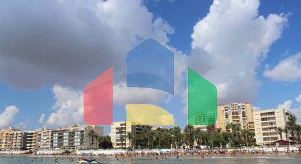 АПАРТАМЕНТЫ С ГАРАЖОМ И БАССЕЙНОМ В 500 МЕТРАХ ОТ ПЛЯЖА. 2 СПАЛЬНИ. 1 ВАННАЯ КОМНАТА. 60 М2.