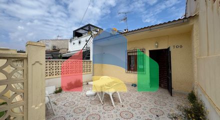ТАУН-ХАУС С УЧАСТКОМ 30 М2. НЕ ДАЛЕКО ОТ КОМЕРЧЕСКОРО ЦЕНТРА. 74М2. 2 СПАЛЬНИ. 1 ВАННАЯ. ПОД РЕМОНТ.
