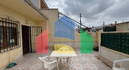 ТАУН-ХАУС С УЧАСТКОМ 30 М2. НЕ ДАЛЕКО ОТ КОМЕРЧЕСКОРО ЦЕНТРА. 74М2. 2 СПАЛЬНИ. 1 ВАННАЯ. ПОД РЕМОНТ.
