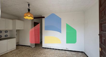 ТАУН-ХАУС С УЧАСТКОМ 30 М2. НЕ ДАЛЕКО ОТ КОМЕРЧЕСКОРО ЦЕНТРА. 74М2. 2 СПАЛЬНИ. 1 ВАННАЯ. ПОД РЕМОНТ.