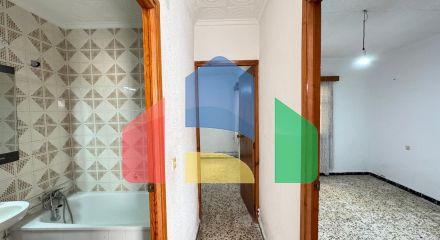 ТАУН-ХАУС С УЧАСТКОМ 30 М2. НЕ ДАЛЕКО ОТ КОМЕРЧЕСКОРО ЦЕНТРА. 74М2. 2 СПАЛЬНИ. 1 ВАННАЯ. ПОД РЕМОНТ.