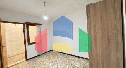 ТАУН-ХАУС С УЧАСТКОМ 30 М2. НЕ ДАЛЕКО ОТ КОМЕРЧЕСКОРО ЦЕНТРА. 74М2. 2 СПАЛЬНИ. 1 ВАННАЯ. ПОД РЕМОНТ.