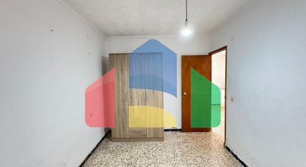 ТАУН-ХАУС С УЧАСТКОМ 30 М2. НЕ ДАЛЕКО ОТ КОМЕРЧЕСКОРО ЦЕНТРА. 74М2. 2 СПАЛЬНИ. 1 ВАННАЯ. ПОД РЕМОНТ.