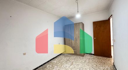 ТАУН-ХАУС С УЧАСТКОМ 30 М2. НЕ ДАЛЕКО ОТ КОМЕРЧЕСКОРО ЦЕНТРА. 74М2. 2 СПАЛЬНИ. 1 ВАННАЯ. ПОД РЕМОНТ.