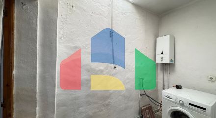 ТАУН-ХАУС С УЧАСТКОМ 30 М2. НЕ ДАЛЕКО ОТ КОМЕРЧЕСКОРО ЦЕНТРА. 74М2. 2 СПАЛЬНИ. 1 ВАННАЯ. ПОД РЕМОНТ.