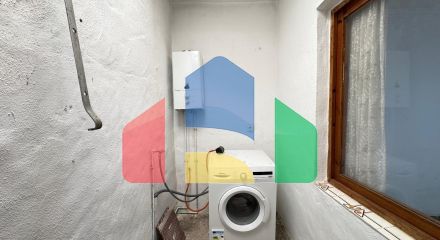 ТАУН-ХАУС С УЧАСТКОМ 30 М2. НЕ ДАЛЕКО ОТ КОМЕРЧЕСКОРО ЦЕНТРА. 74М2. 2 СПАЛЬНИ. 1 ВАННАЯ. ПОД РЕМОНТ.