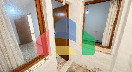 ТАУН-ХАУС С УЧАСТКОМ 30 М2. НЕ ДАЛЕКО ОТ КОМЕРЧЕСКОРО ЦЕНТРА. 74М2. 2 СПАЛЬНИ. 1 ВАННАЯ. ПОД РЕМОНТ.