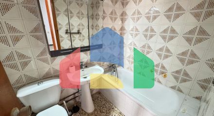 ТАУН-ХАУС С УЧАСТКОМ 30 М2. НЕ ДАЛЕКО ОТ КОМЕРЧЕСКОРО ЦЕНТРА. 74М2. 2 СПАЛЬНИ. 1 ВАННАЯ. ПОД РЕМОНТ.