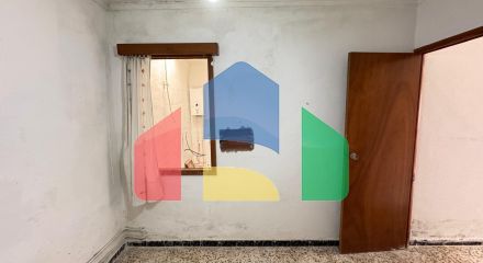 ТАУН-ХАУС С УЧАСТКОМ 30 М2. НЕ ДАЛЕКО ОТ КОМЕРЧЕСКОРО ЦЕНТРА. 74М2. 2 СПАЛЬНИ. 1 ВАННАЯ. ПОД РЕМОНТ.