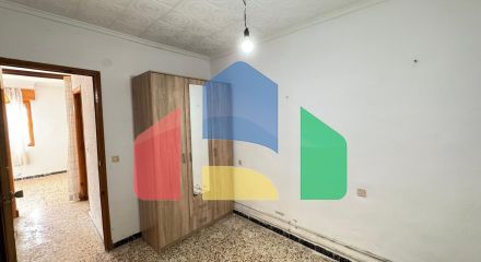 ТАУН-ХАУС С УЧАСТКОМ 30 М2. НЕ ДАЛЕКО ОТ КОМЕРЧЕСКОРО ЦЕНТРА. 74М2. 2 СПАЛЬНИ. 1 ВАННАЯ. ПОД РЕМОНТ.