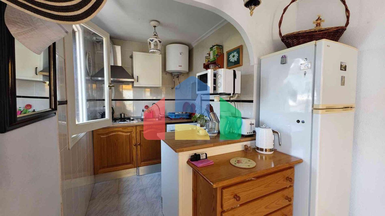 БУНГАЛО ВЕРХНИЙ ЭТАЖ В ТОРРЕБЛАНКА С ОГРОМНОЙ ТЕРРАСОЙ 15 М2 И УЧАСТКОМ 20 М2. ПЛОЩЯДЪ 59 М2. ДВА КОМУНИТАРНЫХ БАСС