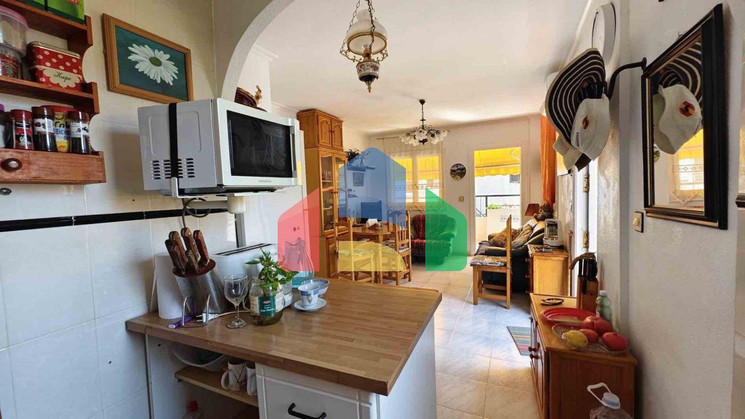 БУНГАЛО ВЕРХНИЙ ЭТАЖ В ТОРРЕБЛАНКА С ОГРОМНОЙ ТЕРРАСОЙ 15 М2 И УЧАСТКОМ 20 М2. ПЛОЩЯДЪ 59 М2. ДВА КОМУНИТАРНЫХ БАСС