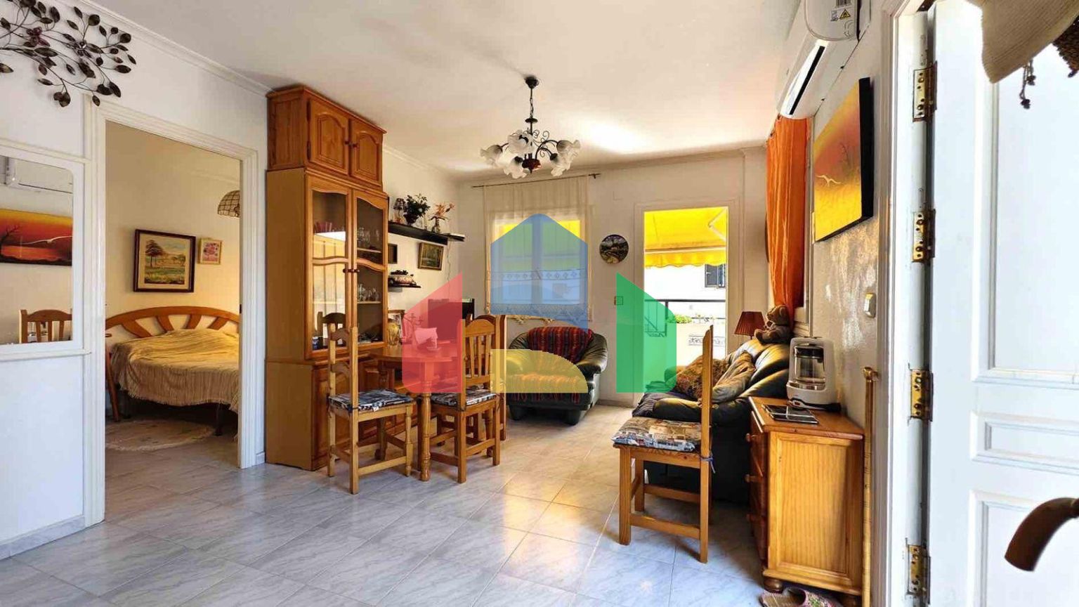 БУНГАЛО ВЕРХНИЙ ЭТАЖ В ТОРРЕБЛАНКА С ОГРОМНОЙ ТЕРРАСОЙ 15 М2 И УЧАСТКОМ 20 М2. ПЛОЩЯДЪ 59 М2. ДВА КОМУНИТАРНЫХ БАСС