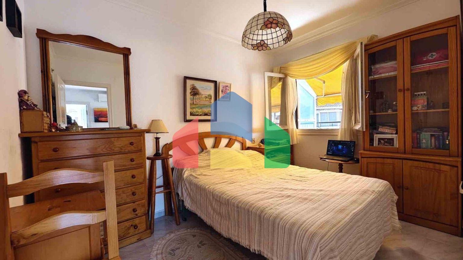 БУНГАЛО ВЕРХНИЙ ЭТАЖ В ТОРРЕБЛАНКА С ОГРОМНОЙ ТЕРРАСОЙ 15 М2 И УЧАСТКОМ 20 М2. ПЛОЩЯДЪ 59 М2. ДВА КОМУНИТАРНЫХ БАСС