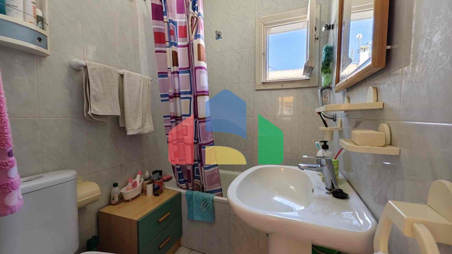 БУНГАЛО ВЕРХНИЙ ЭТАЖ В ТОРРЕБЛАНКА С ОГРОМНОЙ ТЕРРАСОЙ 15 М2 И УЧАСТКОМ 20 М2. ПЛОЩЯДЪ 59 М2. ДВА КОМУНИТАРНЫХ БАСС